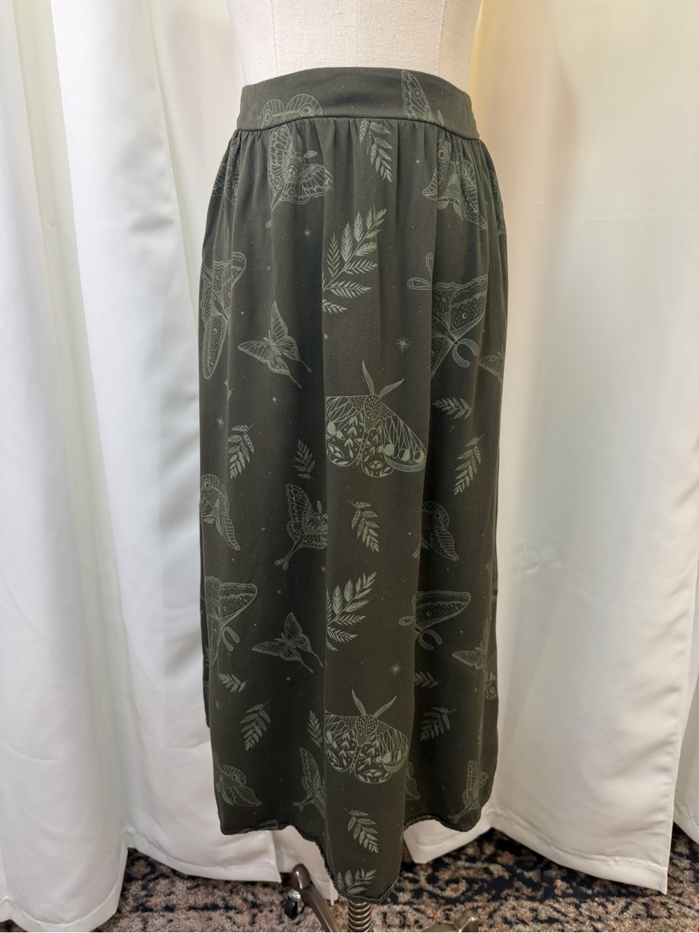 Disturbia ‘Callopistria Moth Print Midi Skirt’ in Olive Green Size 10 - Picture 7 of 16